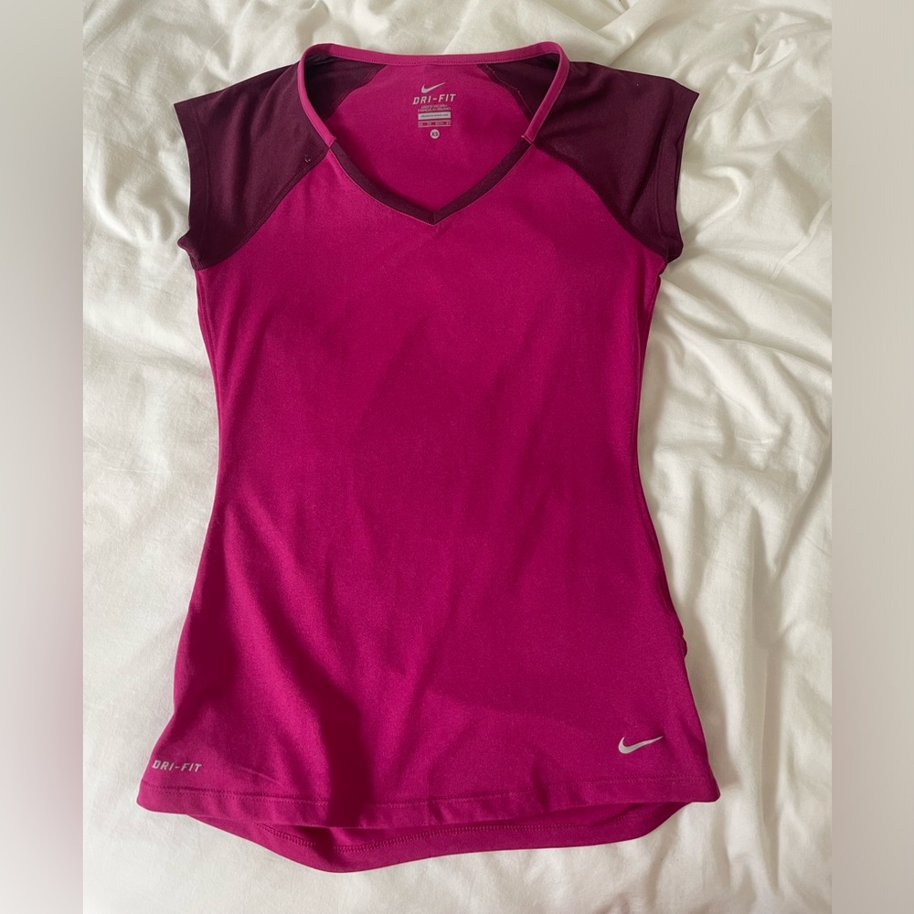 Nike dry-fit t-shirt, pink
